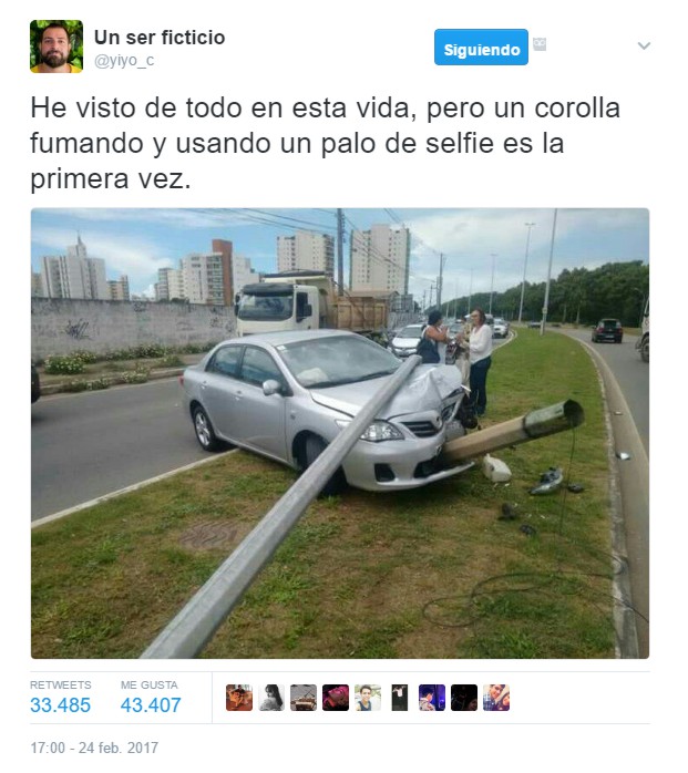 Tuitazo-@yiyo_c-Corolla-fumando-y-con-palo-de-selfie.jpg